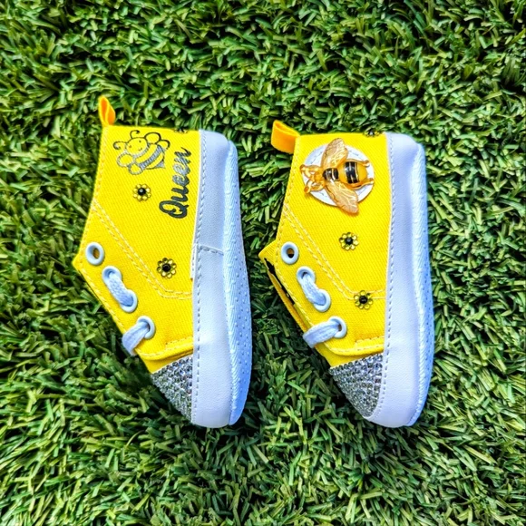 Yellow Queen Bee Embellished Baby Shoes - Picture 3 of 3